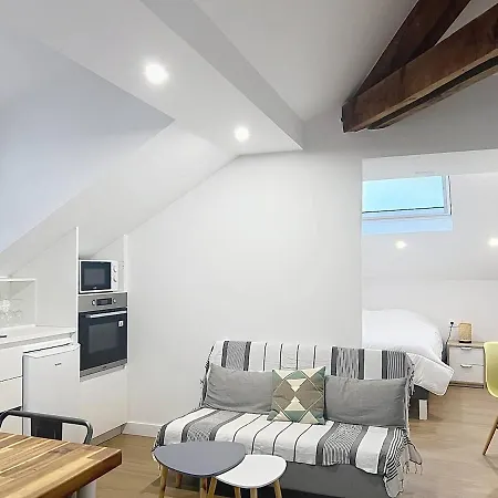 Petit Cocon Sous Les Toits Au Centre De * Biarritz