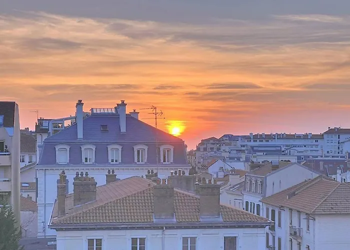 Petit Cocon Sous Les Toits Au Centre De Biarritz