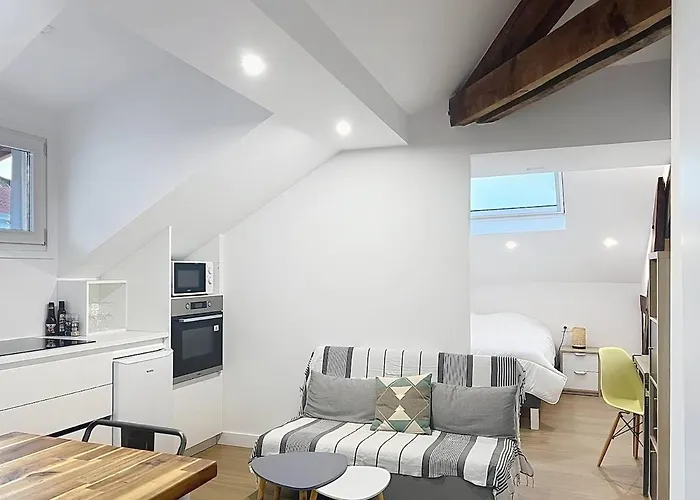 Petit Cocon Sous Les Toits Au Centre De * Biarritz